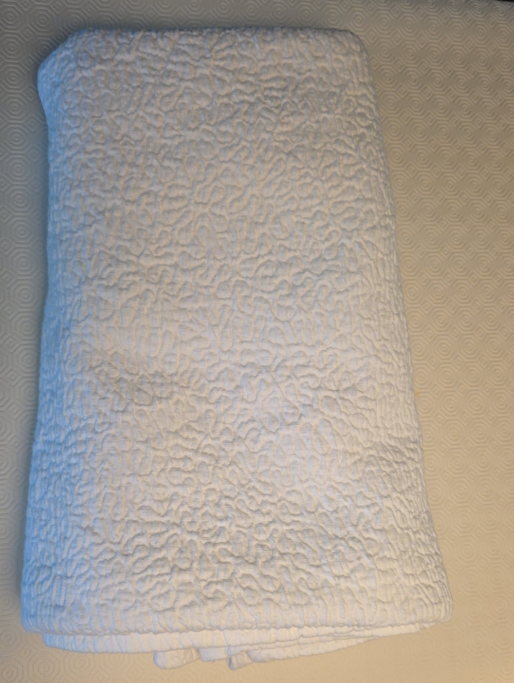 Peacock Alley White Quilted Matlasse Queen 77x84